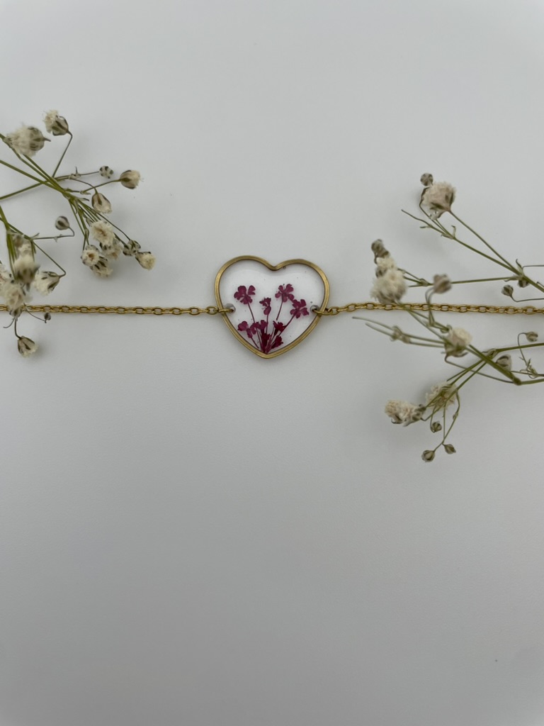 Pulsera corazón con florecitas fucsias
