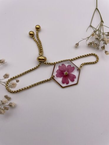 Pulsera hexágono con flor roja