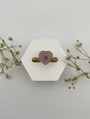 Anillo corazón blanco con flor lila claro