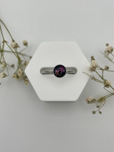 Anillo redondo negro con florecitas fucsias