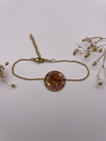 Pulsera redonda con pétalos de rosas