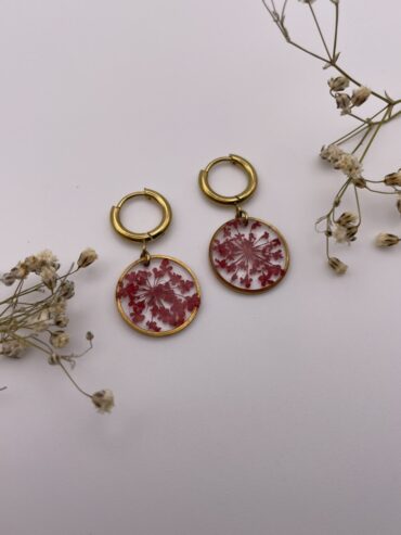 Pendientes redondos con florecitas rojas
