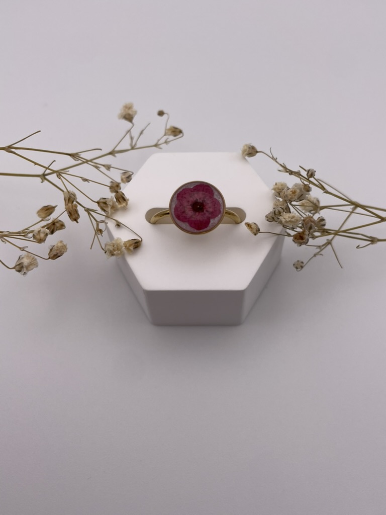 Anillo redondo blanco con flor burdeos - Imagen 3