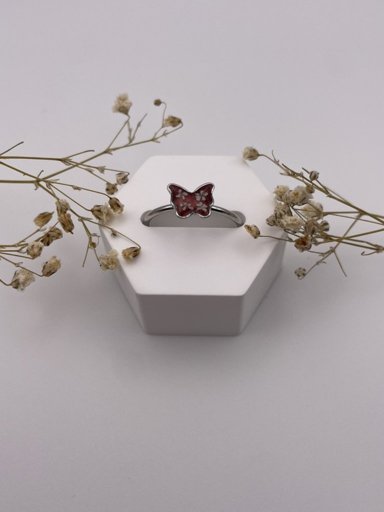 Anillo mariposa burdeos con florecitas blancas - Imagen 3