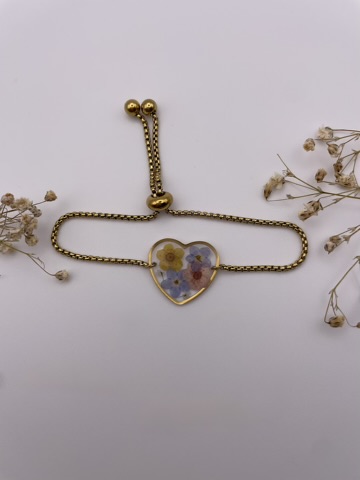 Pulsera corazón con flores azules, amarilla y rosa clarito