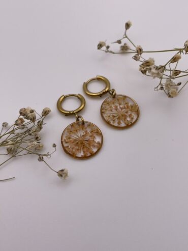 Pendientes redondos con florecitas naranjas