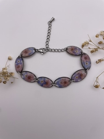 Pulsera 8 abalorios ovalados con flores azules y lila claro