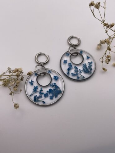 Pendientes redondos con florecitas azul oscuro