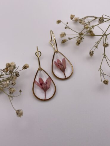 Pendientes gota con flor rosa