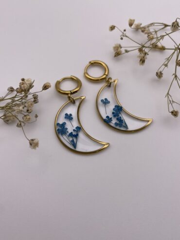 Pendientes luna con florecitas azul oscuro