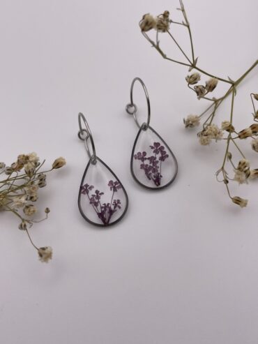 Pendientes gota con florecitas lilas
