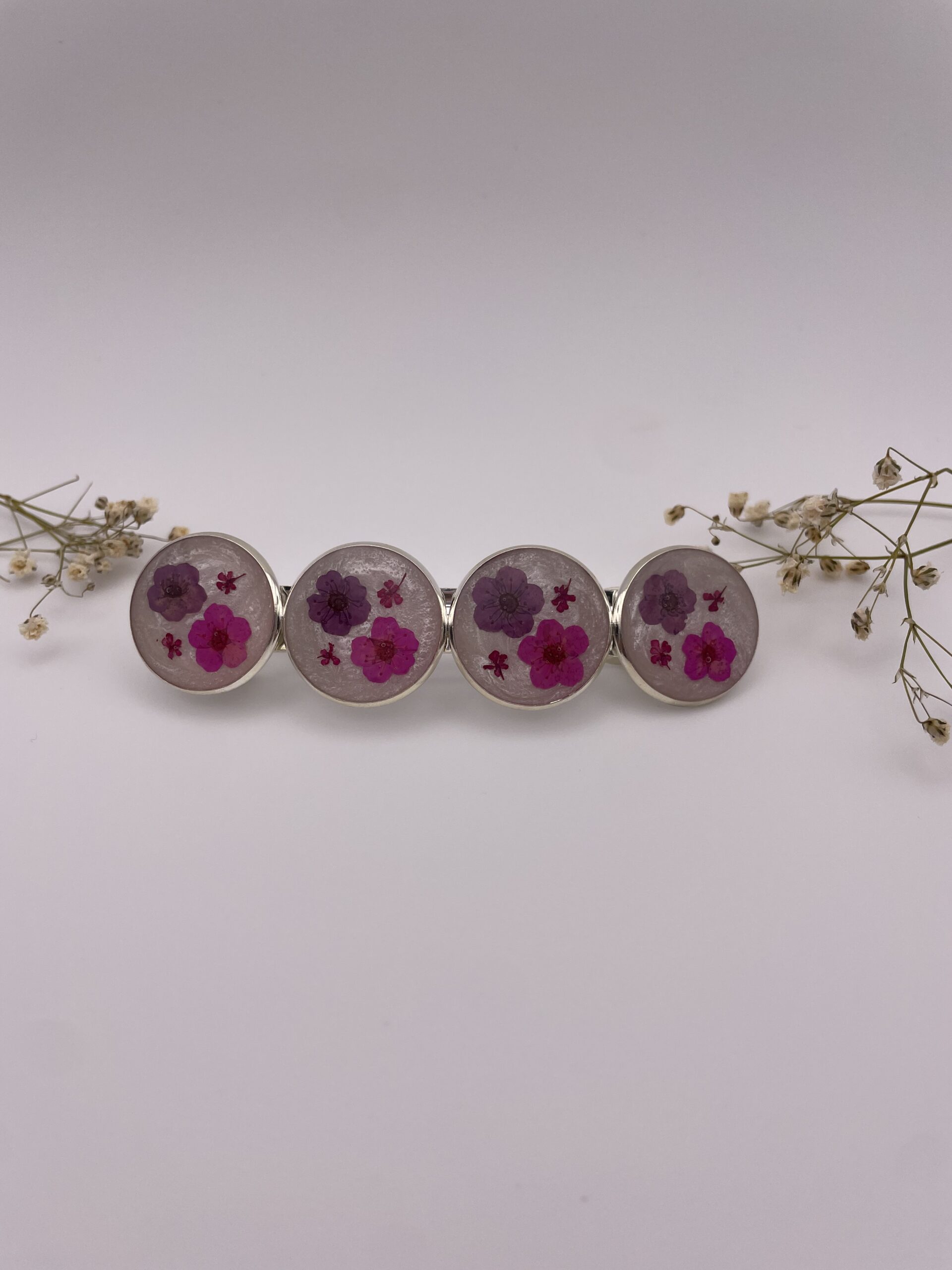 Traba para el pelo con flores lilas y fucsias - Imagen 2
