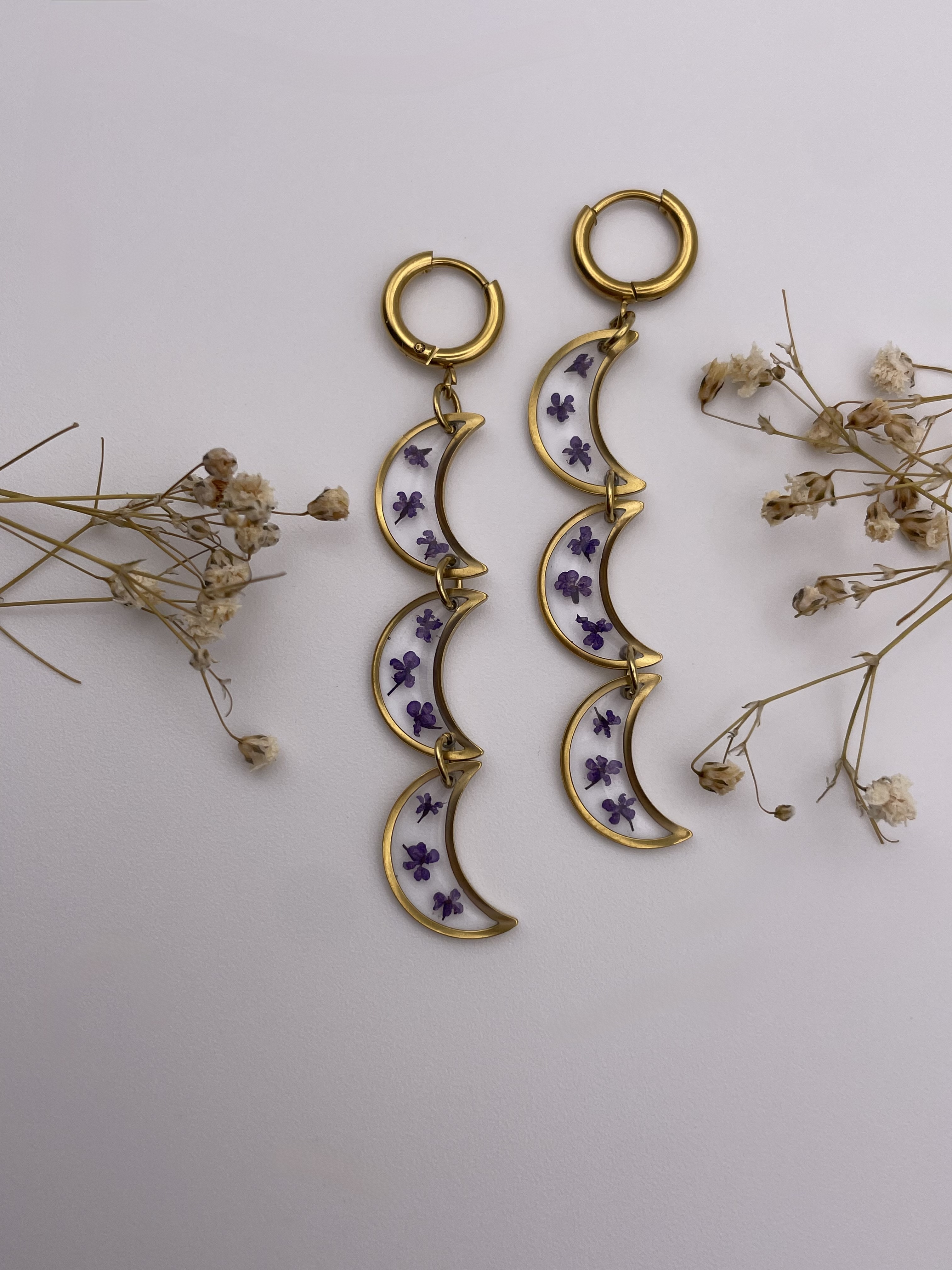 Pendientes 3 abalorios luna con florecitas lila oscuro - Imagen 2