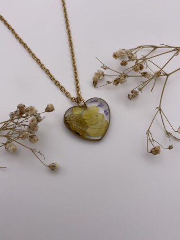 Collar corazón margarita amarilla