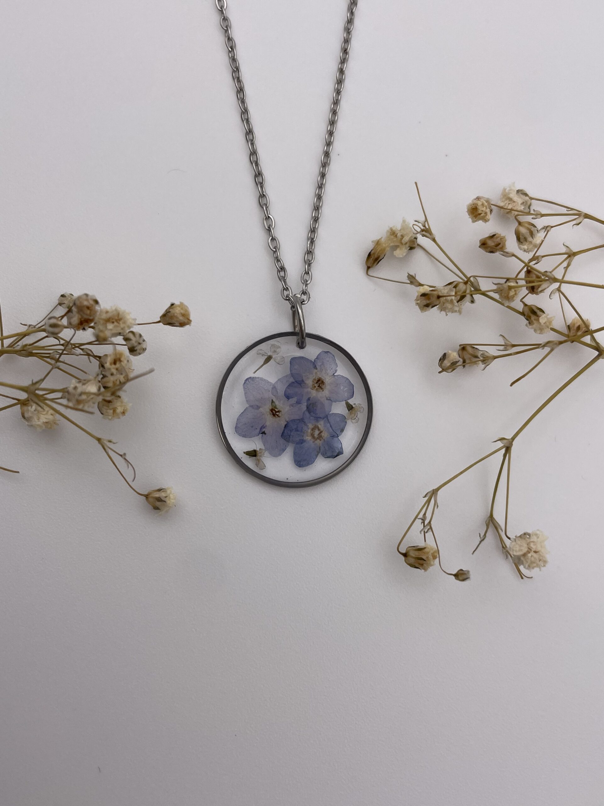 Collar redondo con flores azules - Imagen 2
