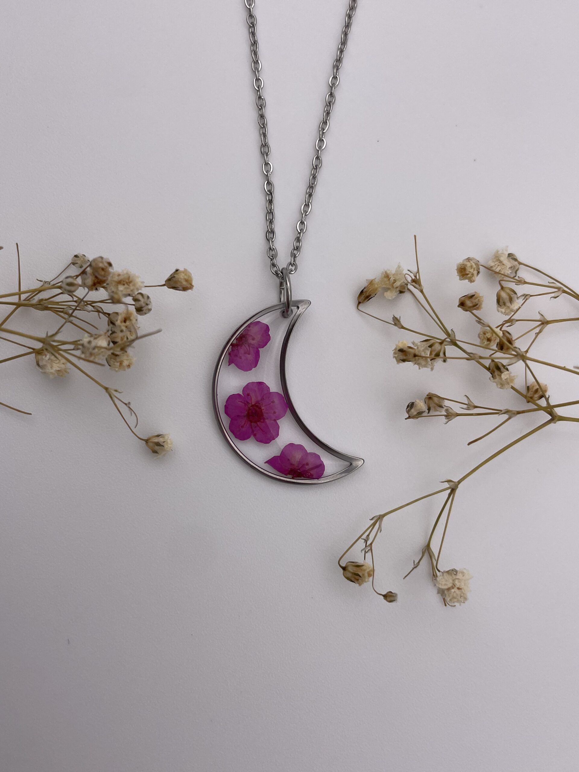 Collar luna con flores fucsias - Imagen 2