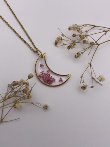 Collar luna con florecitas rosas