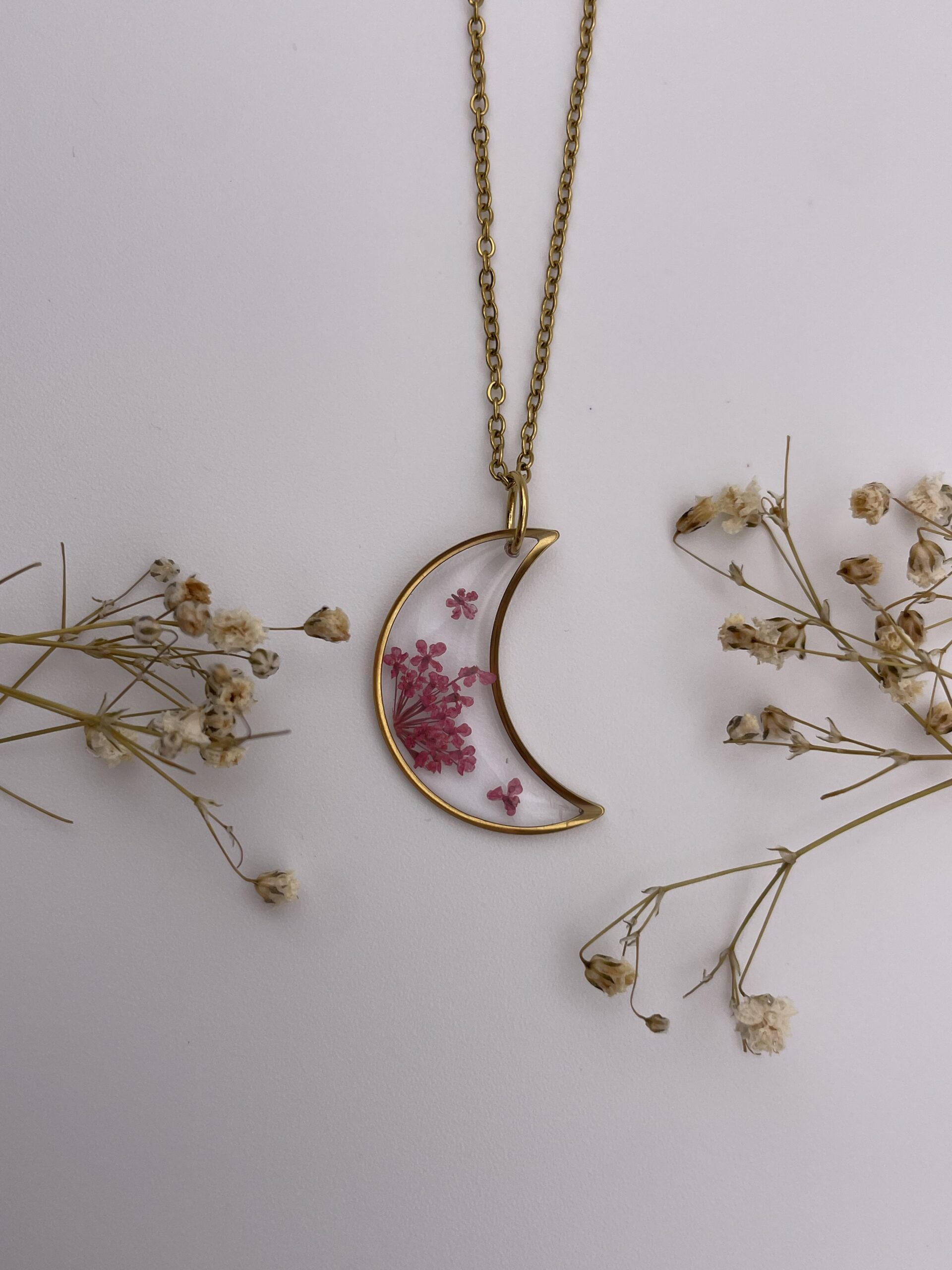 Collar luna con florecitas rosas - Imagen 2