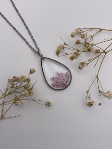 Collar gota con florecitas rosa claro