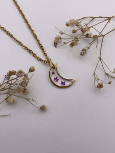 Collar luna con florecitas fucsias