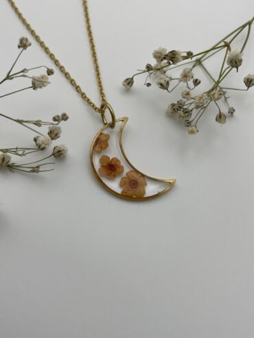 Collar luna con flores naranjas