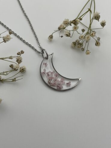 Collar luna con florecitas rosa claro