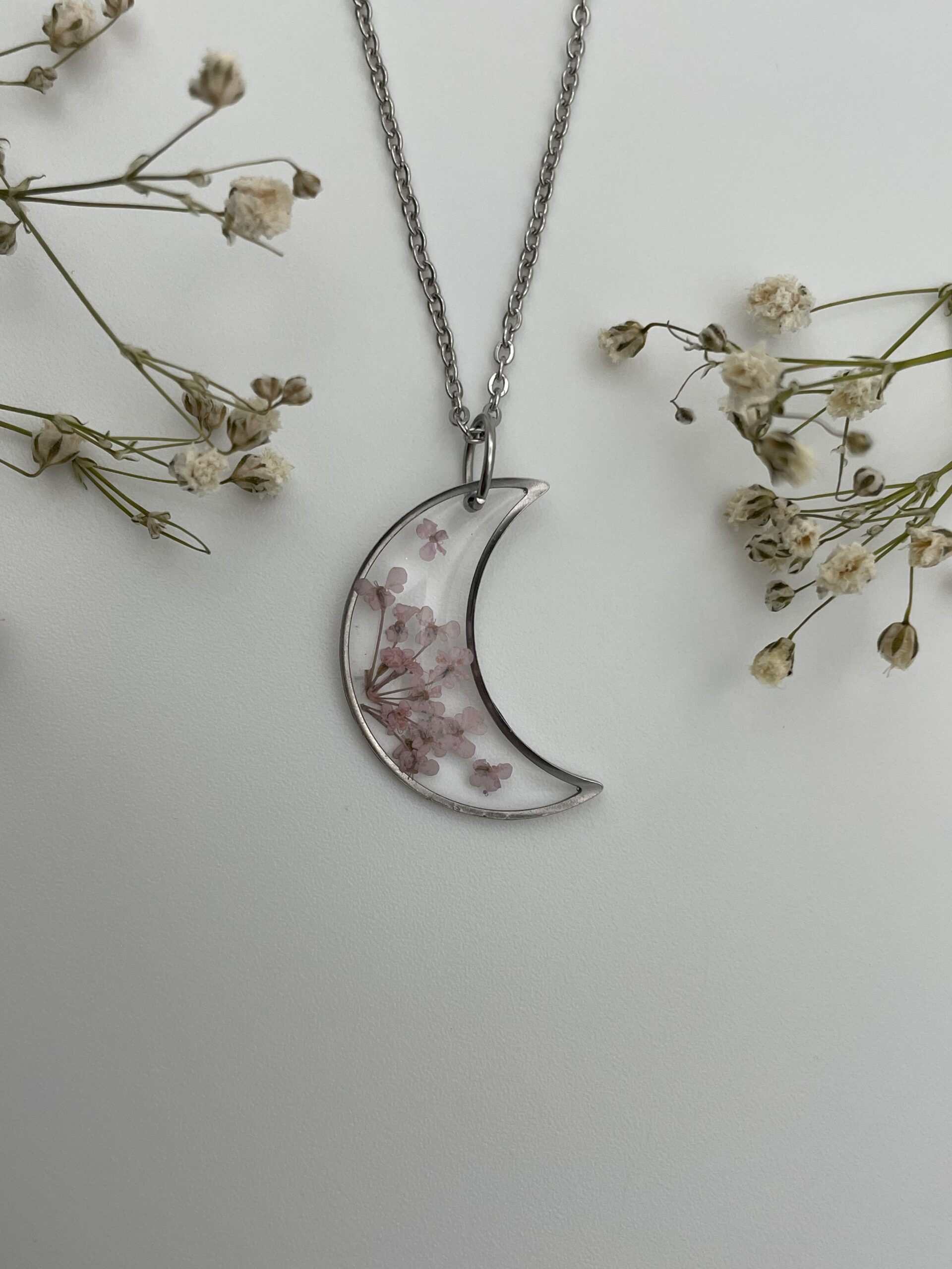 Collar luna con florecitas rosa claro - Imagen 2