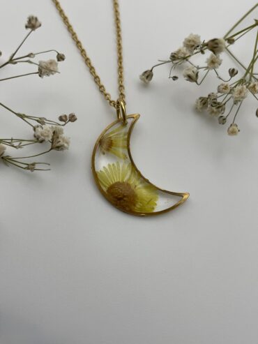 Collar luna con margaritas amarillas