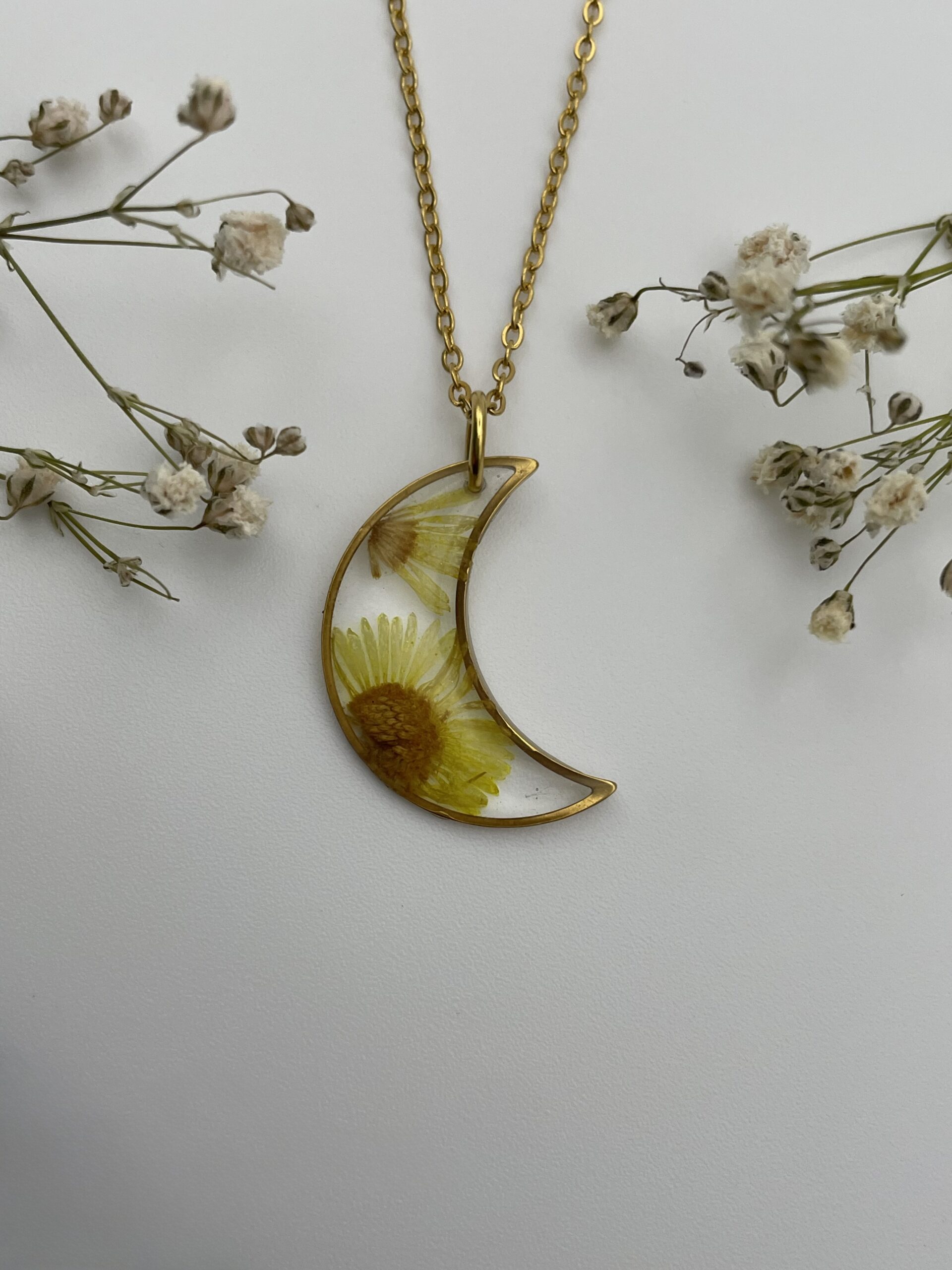 Collar luna con margaritas amarillas - Imagen 2