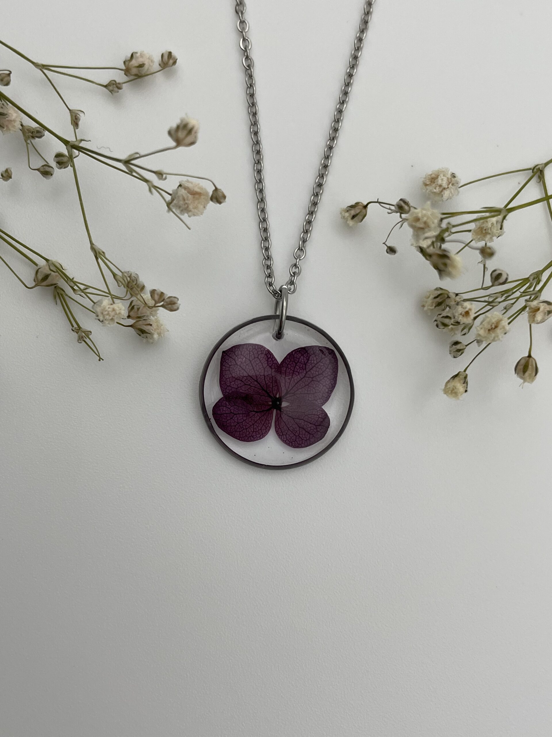 Collar redondo con flor lila - Imagen 2