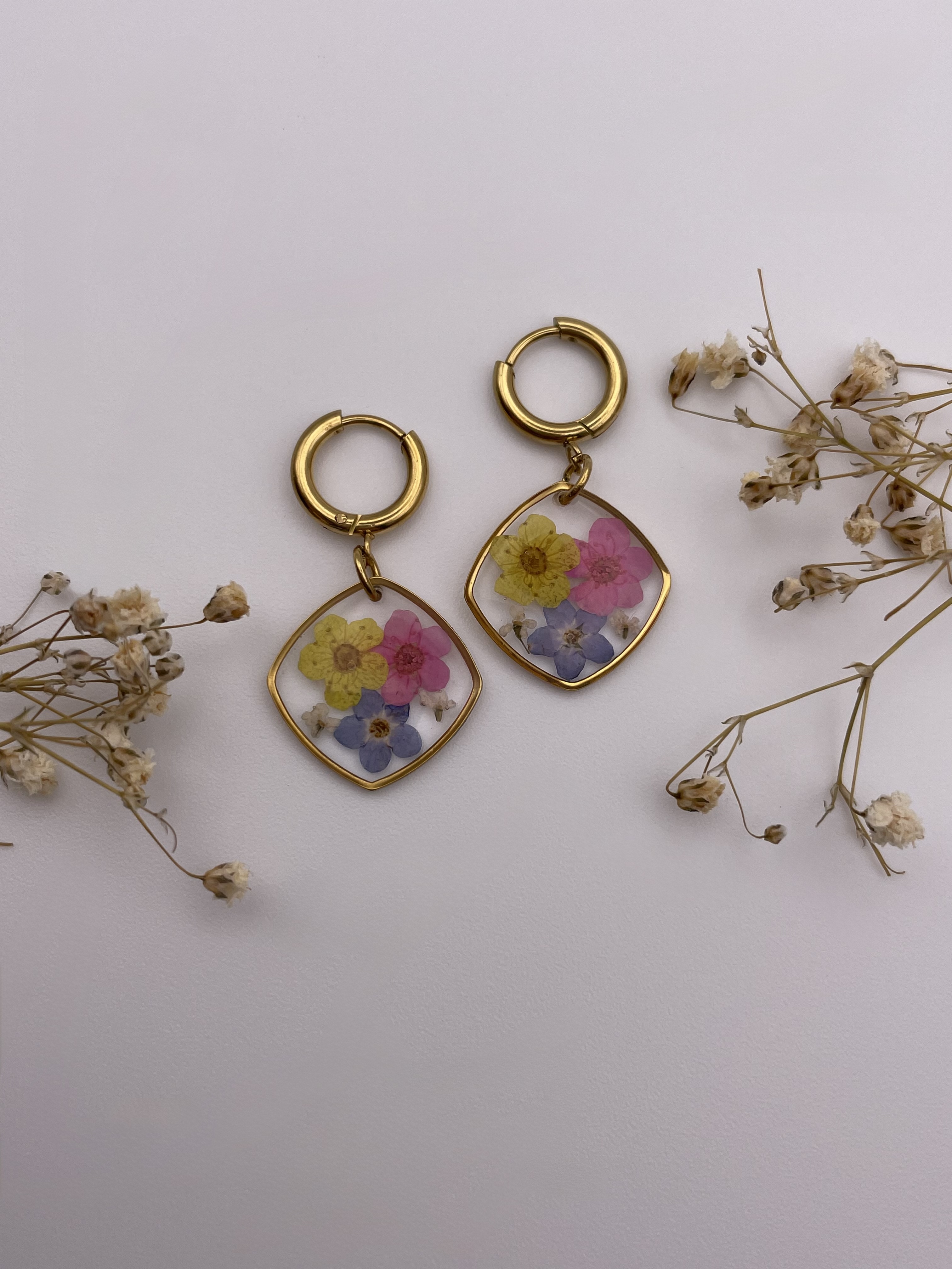 Pendientes rombo cuadrado con flores azul, rosa y amarillo - Imagen 2
