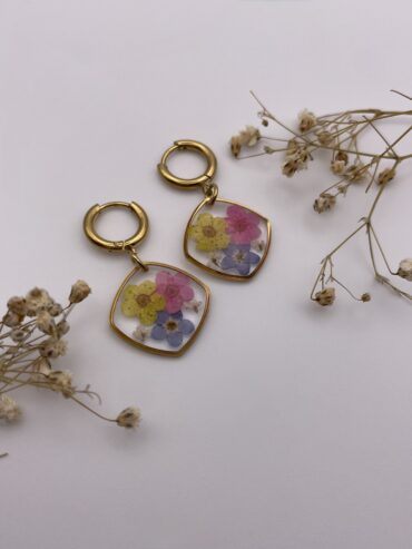 Pendientes rombo cuadrado con flores azul, rosa y amarillo