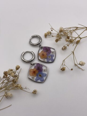 Pendientes rombo cuadrado con flores azul, lila oscuro y naranja