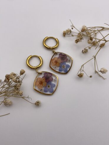 Pendientes rombo cuadrado con flores azul, lila oscuro y naranja