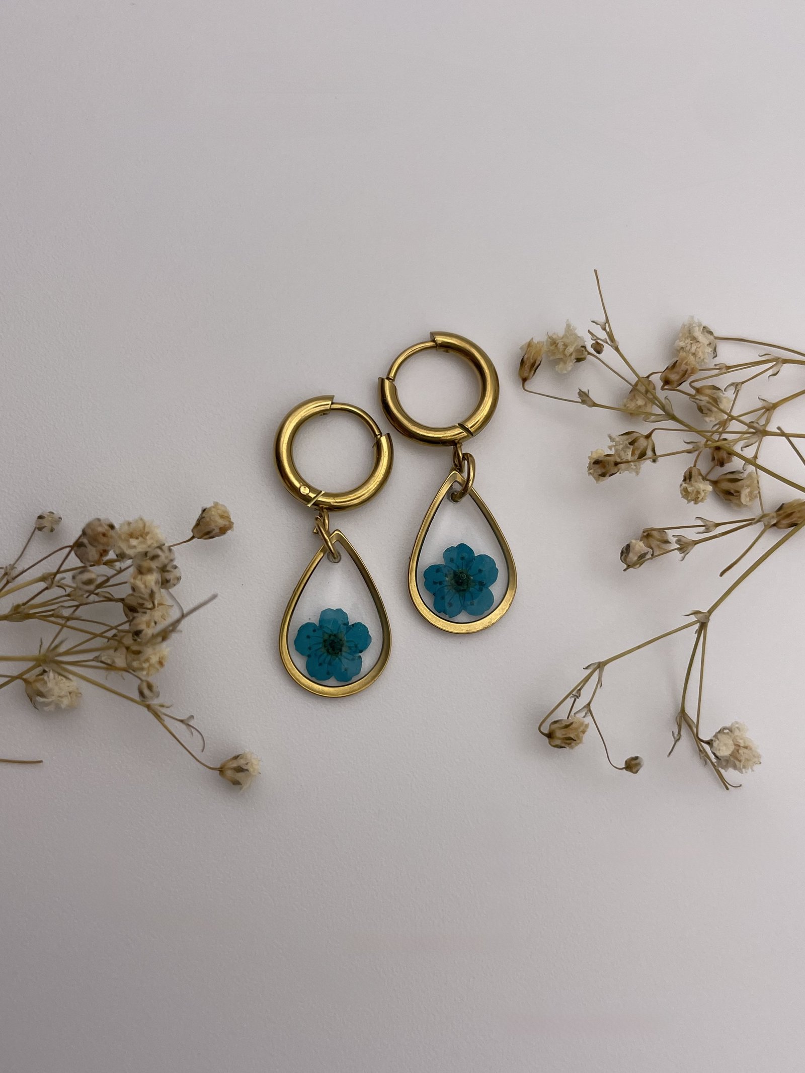 Pendientes gota con flor azul - Imagen 2
