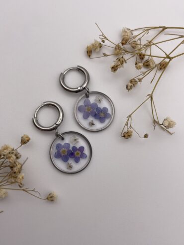 Pendientes redondos con flores azules