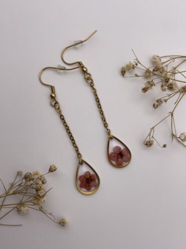 Pendientes gota con flor burdeos