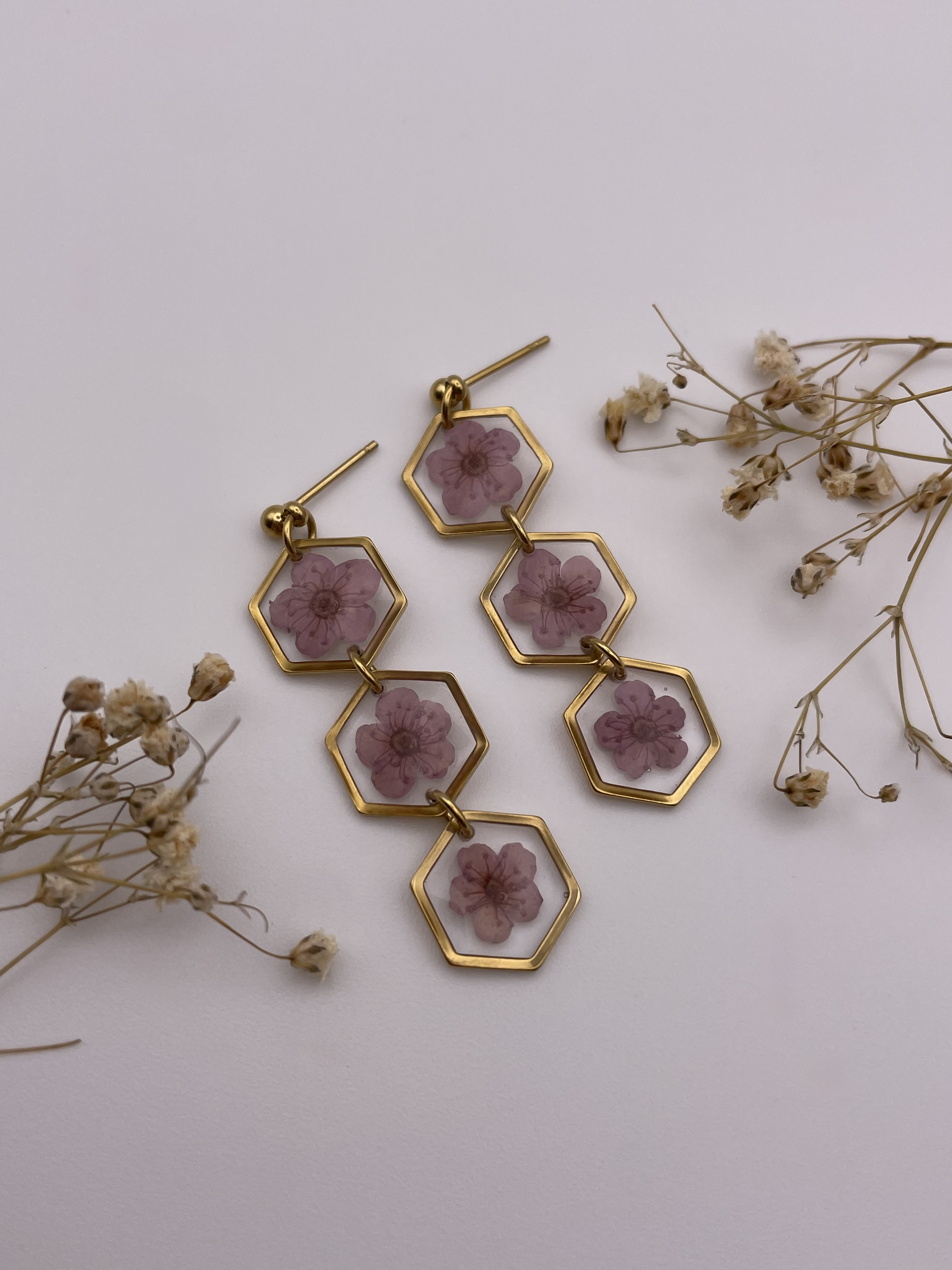 Pendientes 3 abalorios hexágono con flores lila claro