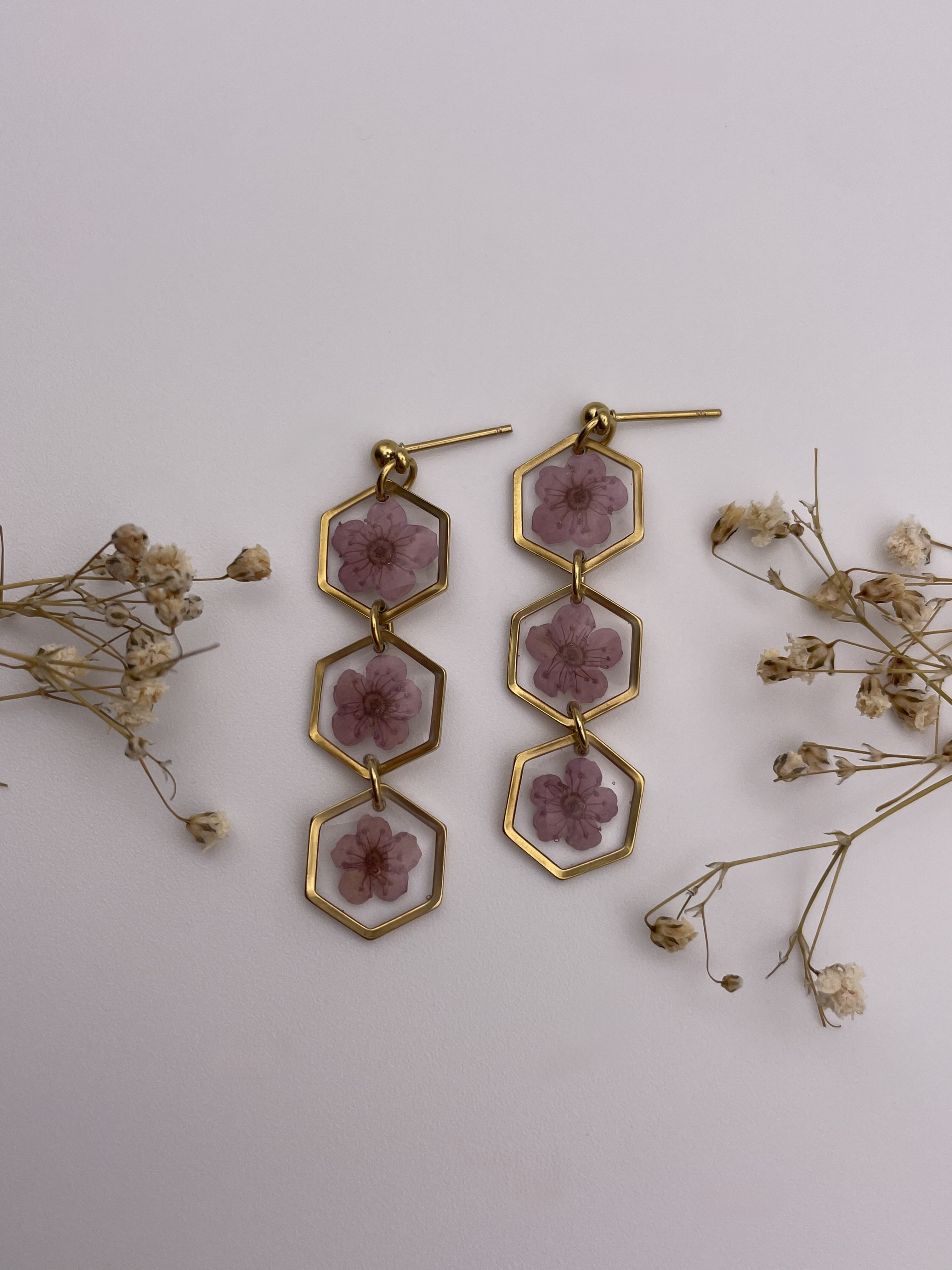 Pendientes 3 abalorios hexágono con flores lila claro - Imagen 2