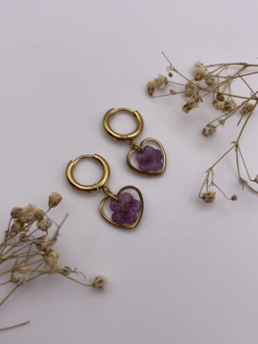 Pendientes corazón con flor lila oscuro