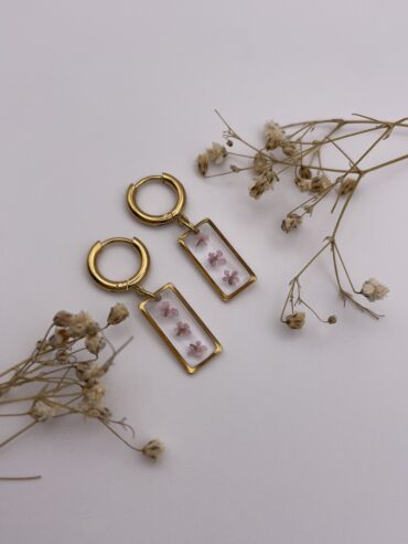 Pendientes rectángulo con florecitas rosa claro