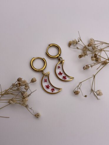 Pendientes luna con florecitas rojas