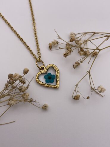 Collar corazón grueso con flor azul