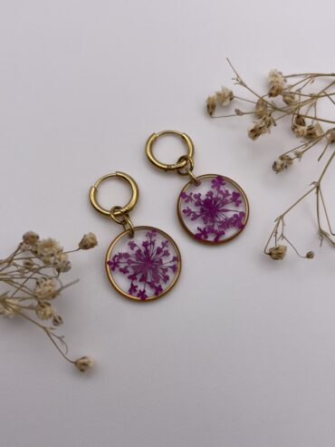 Pendientes redondos con florecitas fucsias