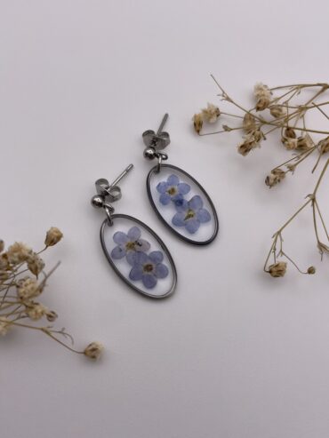 Pendientes ovalados con flores azules