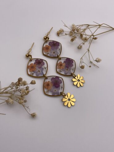 Pendientes 2 abalorios rombo cuadrado con flores azules, lila oscuro, naranjas y charm de flor