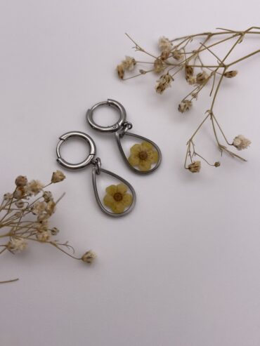 Pendientes gota con flor amarilla