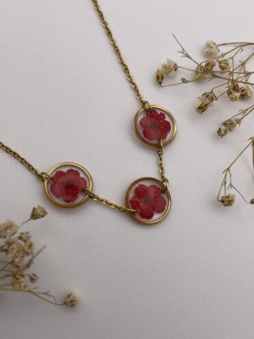 Collar 3 abalorios redondos con flores rojas