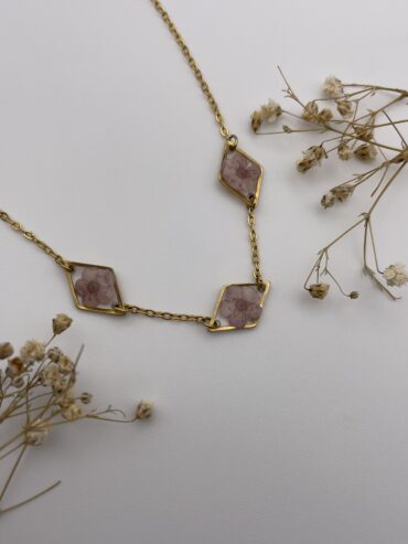 Collar 3 abalorios rombo con flores lila claro